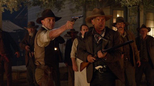 Daniel Craig som Jake Lonergan & Harrison Ford som Woodrow Dolarhyde Daniel Craig som Jake Lonergan & Harrison Ford som Woodrow Dolarhyde